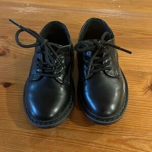 Boys black Kenneth Cole dress shoes 5 1/2
